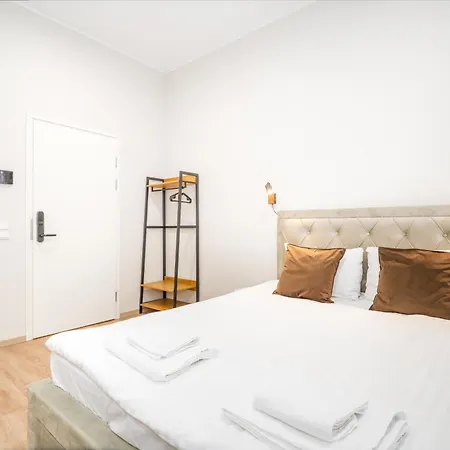 Airport-bus - 13 North - Comfort 4 * Tallinn